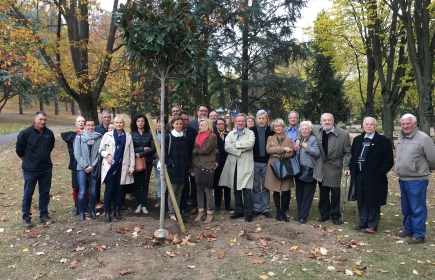 Les clubs Saint-Etienne, Forez et Horizon réunis pour la plantation d'un arbre à l'occasion du centenaire de la Fondation Rotary
