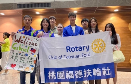 Gabriel est bien arrivé à Taiwan et a été accueilli par sa famille.